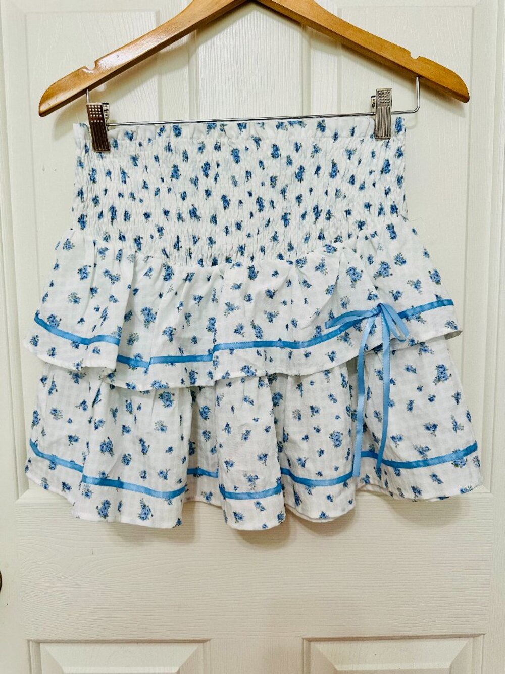 NEW ALTAR'D STATE FLORAL SMOCKED TIERED BLUE WHITE WITH BOW SKIRT LARGE JUNIORS